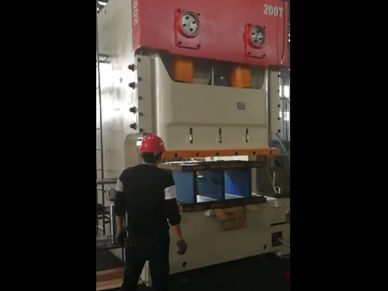 JH25-200 video of heavy duty power press