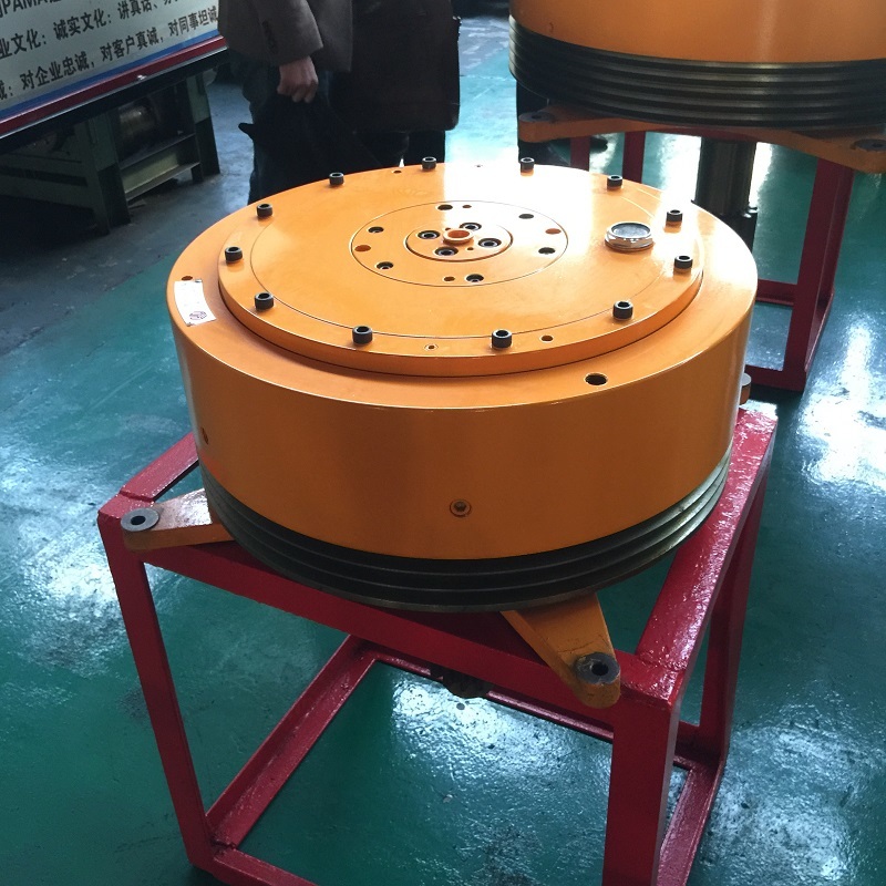 Wet clutch (WORLD) for our power press machines .  It can reduce the noise of the machine，enhanced stability, fast heat dissipation.